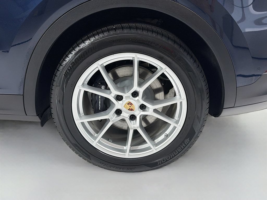 Certified 2025 Porsche Cayenne AWD/4WD image 33
