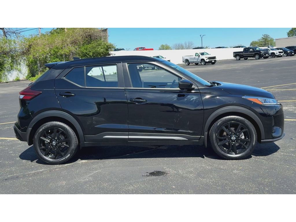 Used 2023 Nissan Kicks SR w/ Interior Electronics Package FWD image 9