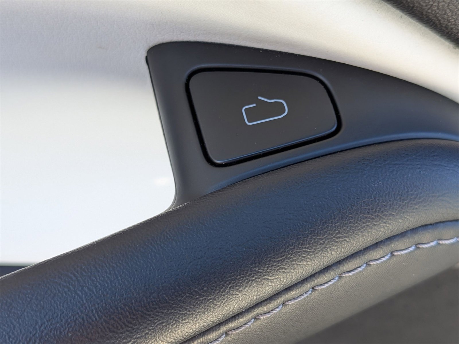 Used 2022 Tesla Model Y Performance image 13