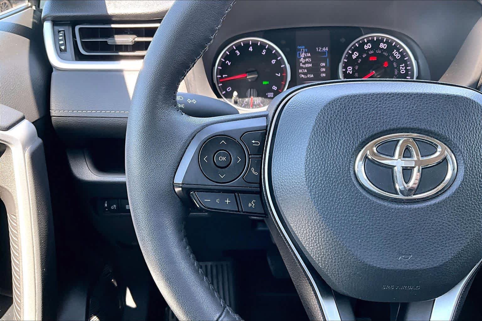 Certified 2022 Toyota RAV4 XLE w/ Convenience Package FWD image 23