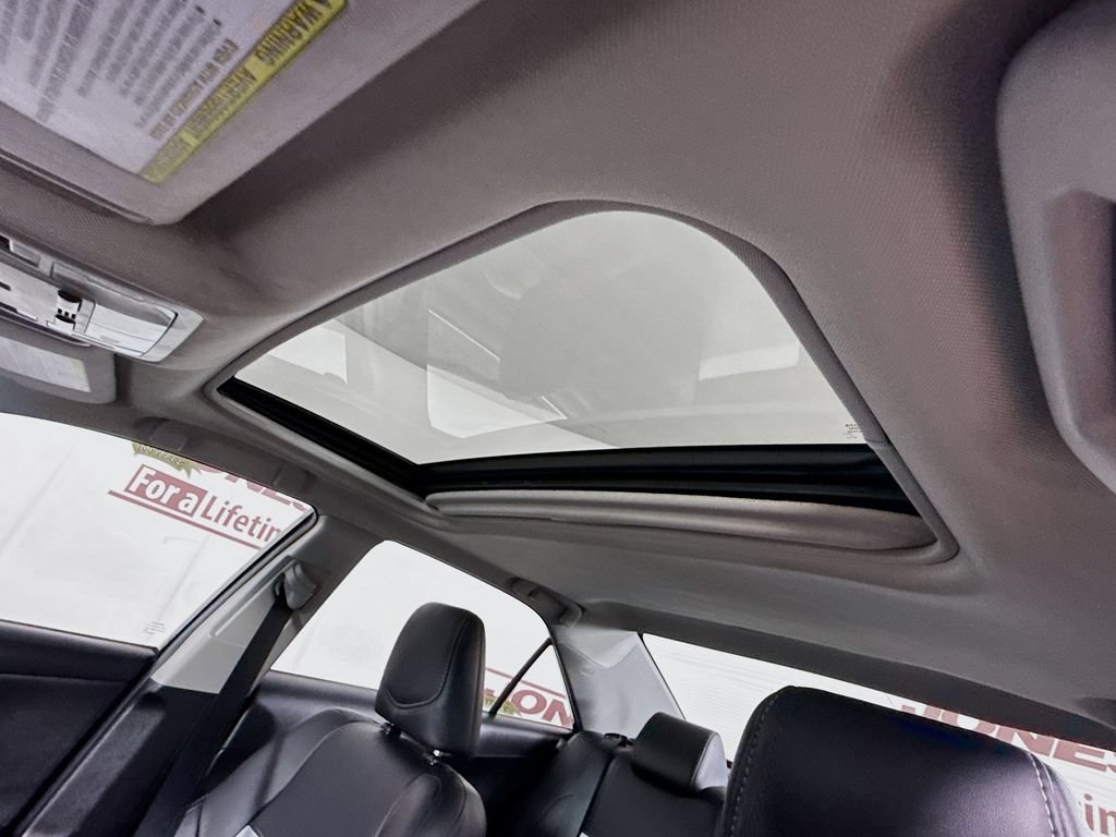 Used 2014 Toyota Camry SE FWD image 8