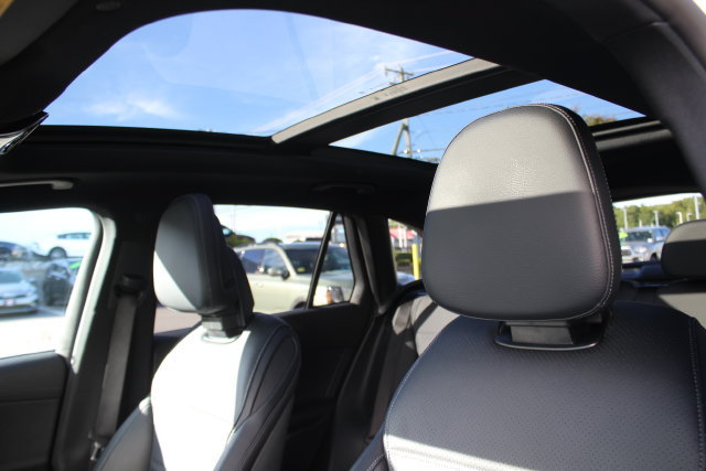 Used 2025 Mercedes-Benz GLC 300 4MATIC image 22