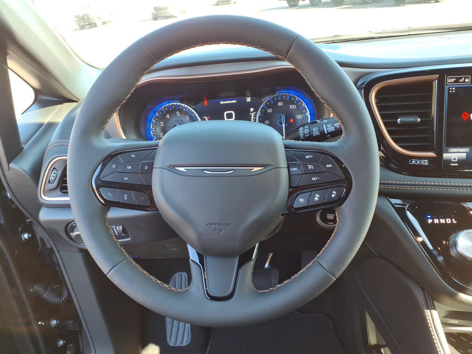 New 2027 Chrysler Pacifica Pinnacle w/ Theater Group FWD image 18