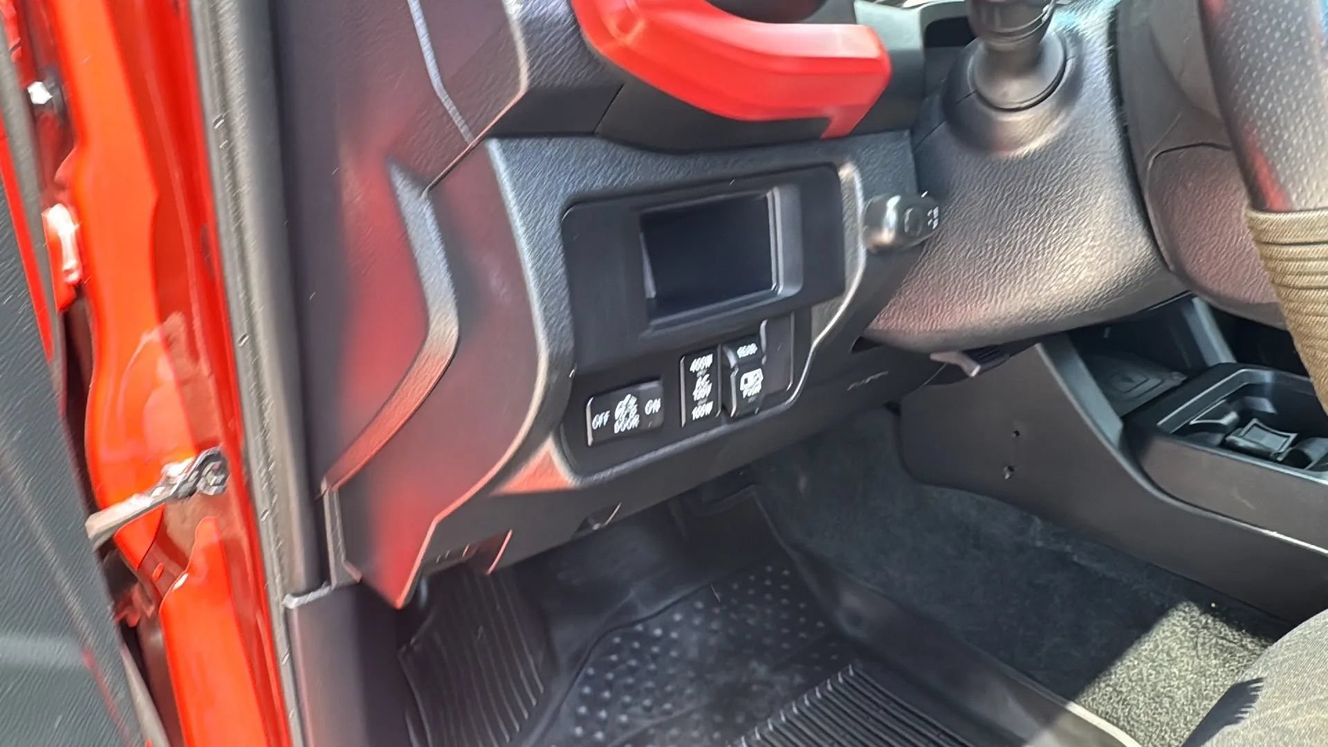 Used 2017 Toyota Tacoma TRD Off-Road w/ Premium & Technology Package AWD/4WD image 27