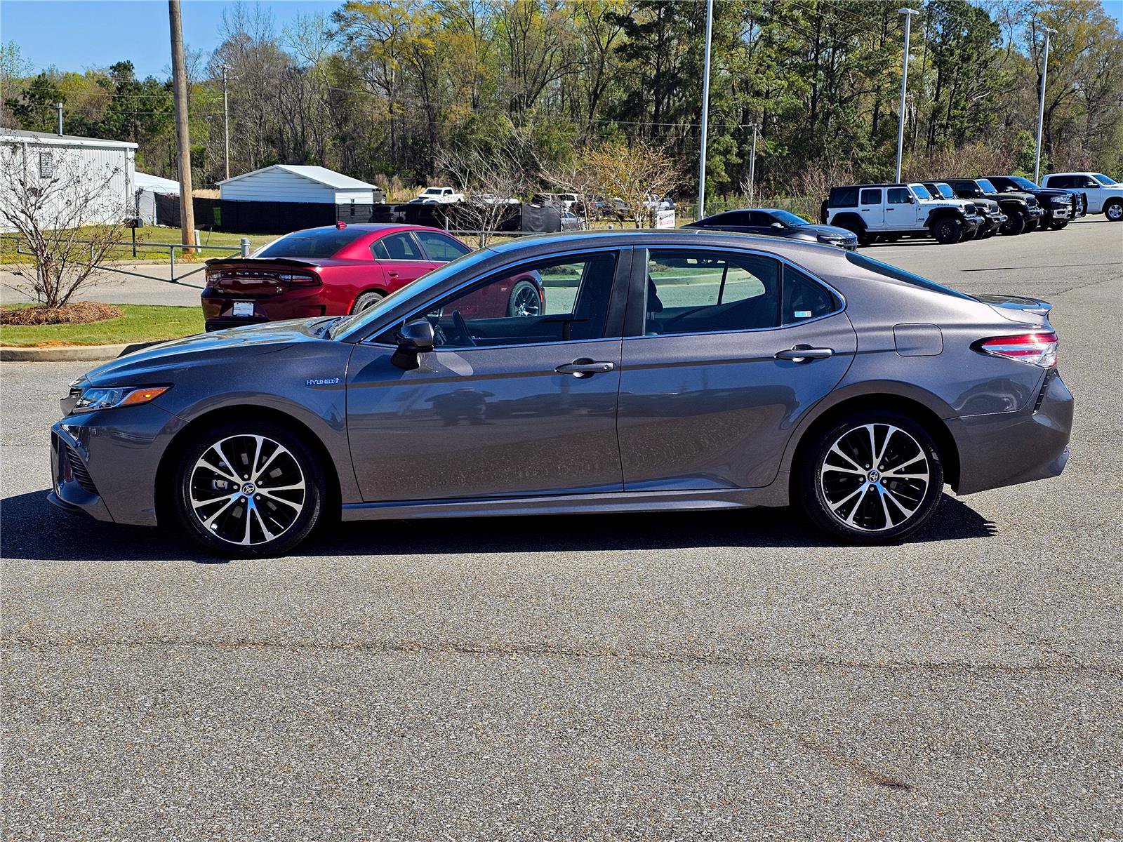 Used 2020 Toyota Camry SE FWD image 13