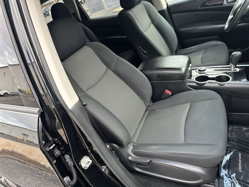 Used 2018 Nissan Pathfinder SV image 24