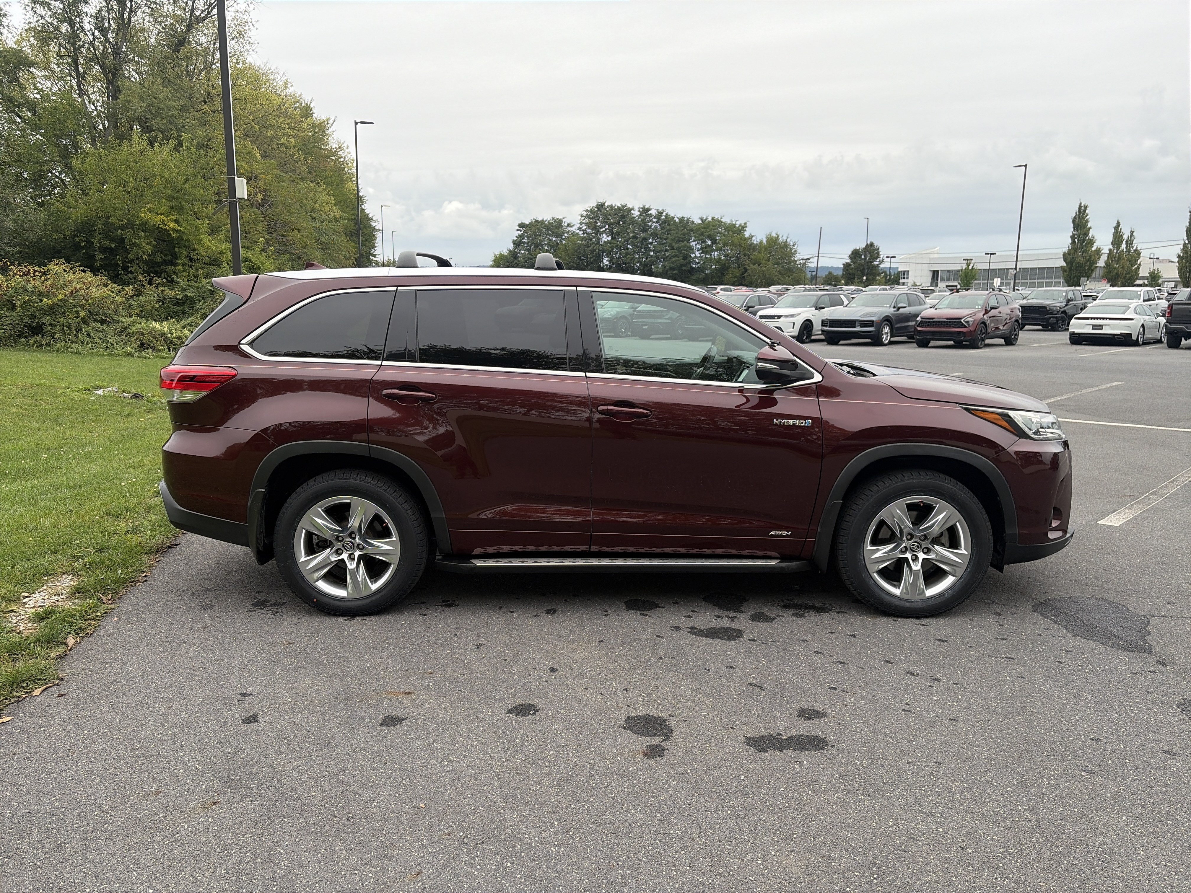 Used 2019 Toyota Highlander Limited AWD/4WD image 4