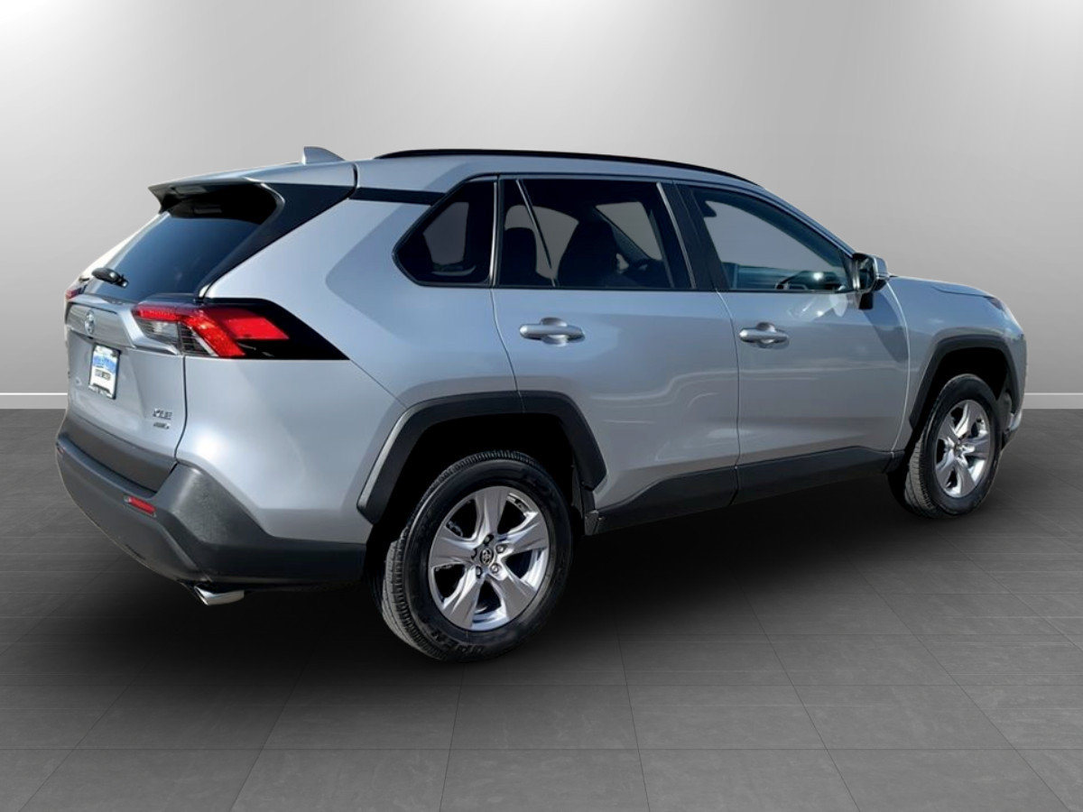 Used 2025 Toyota RAV4 XLE AWD/4WD image 7