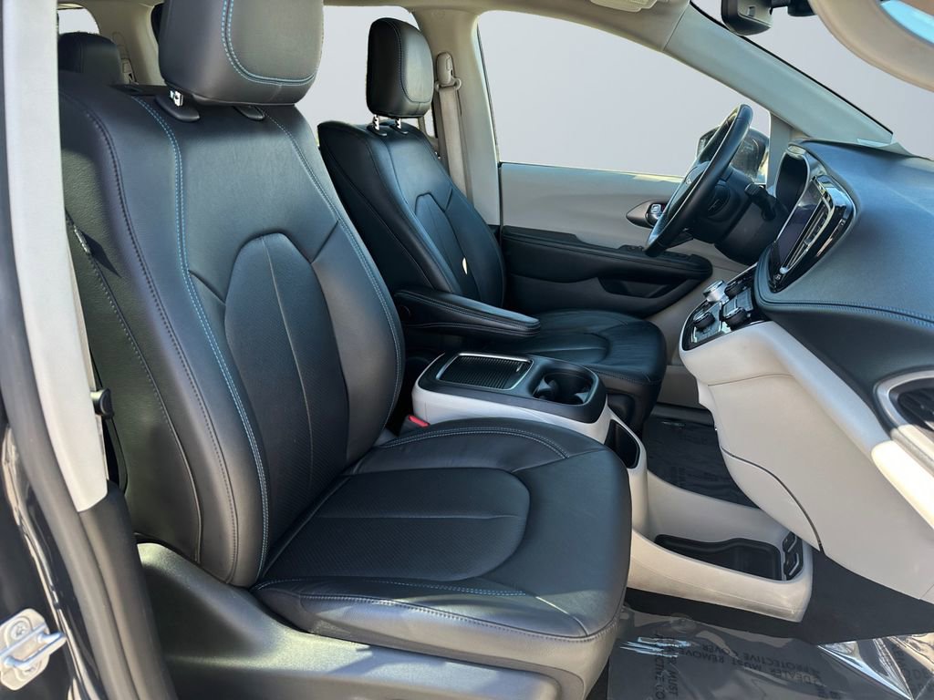 Used 2021 Chrysler Pacifica Touring-L w/ Uconnect Theater Family Group image 15