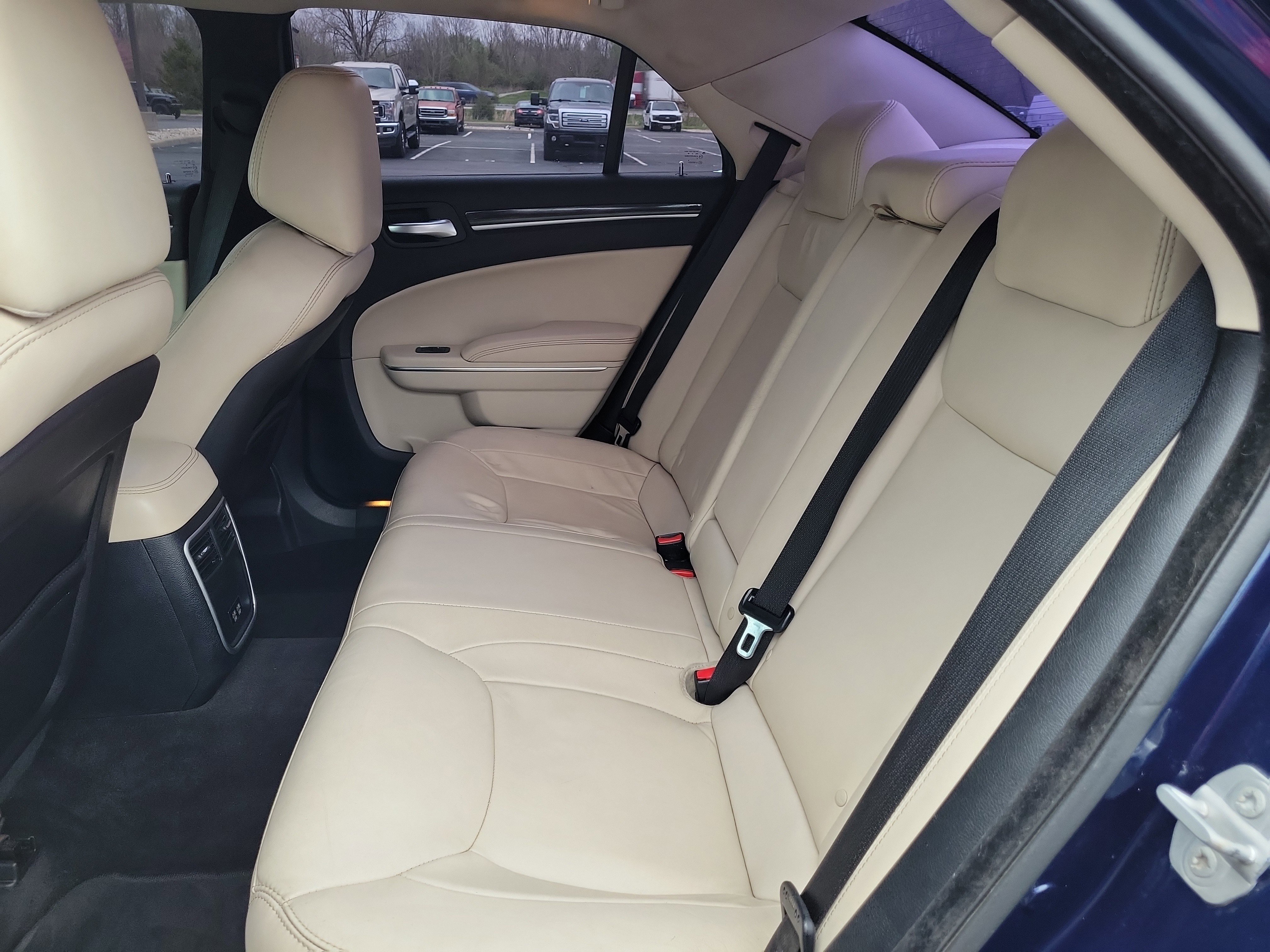 Used 2016 Chrysler 300 Limited image 13