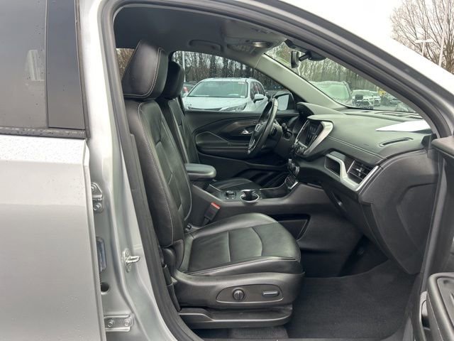 Used 2022 GMC Terrain SLT image 16