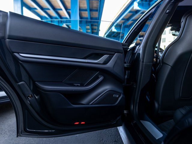 Used 2025 Porsche Cayenne S image 31