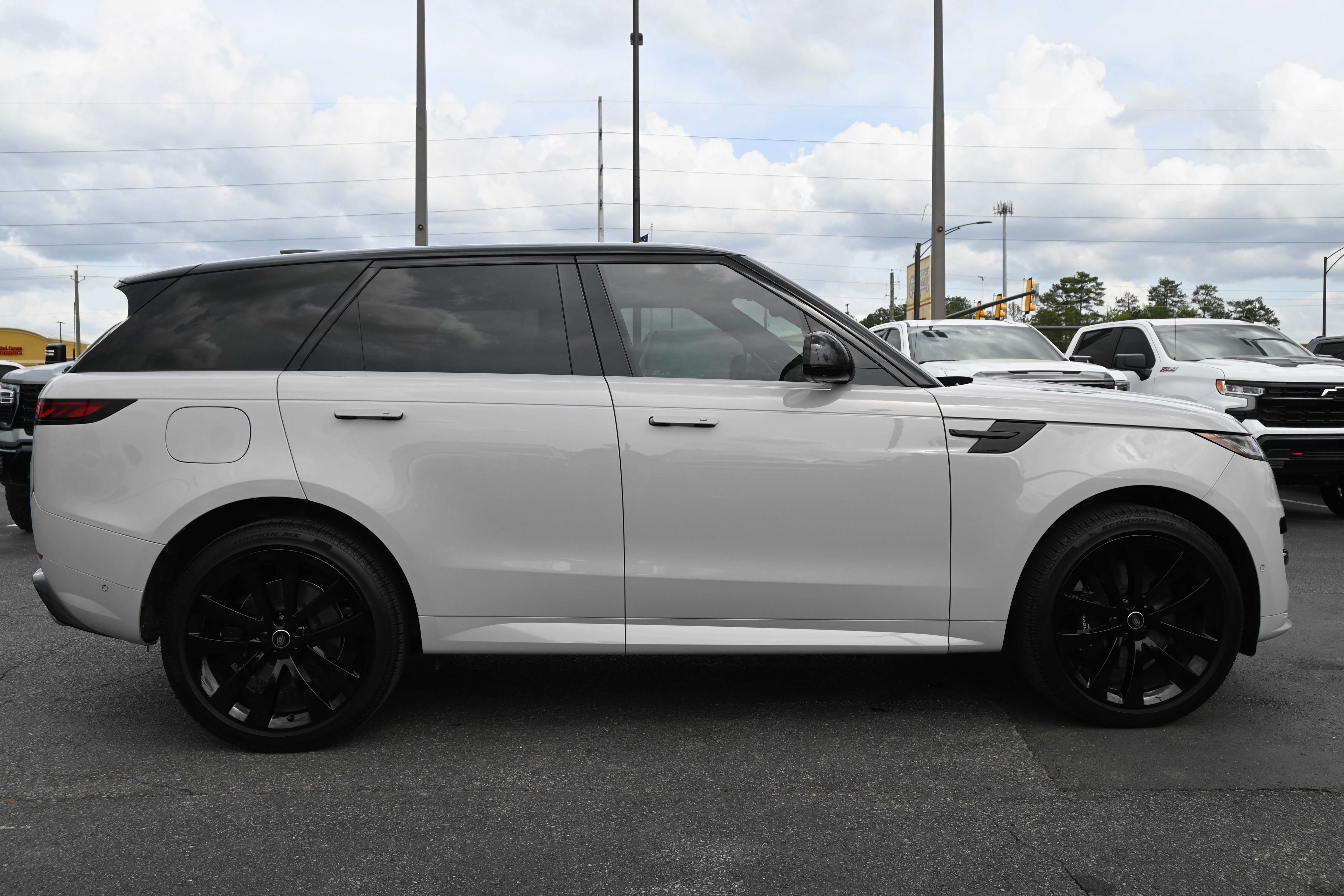 Used 2025 Land Rover Range Rover Sport Dynamic SE image 17