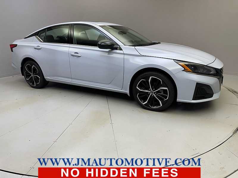 Used 2024 Nissan Altima 2.5 SR w/ SR Premium Package AWD/4WD image 7