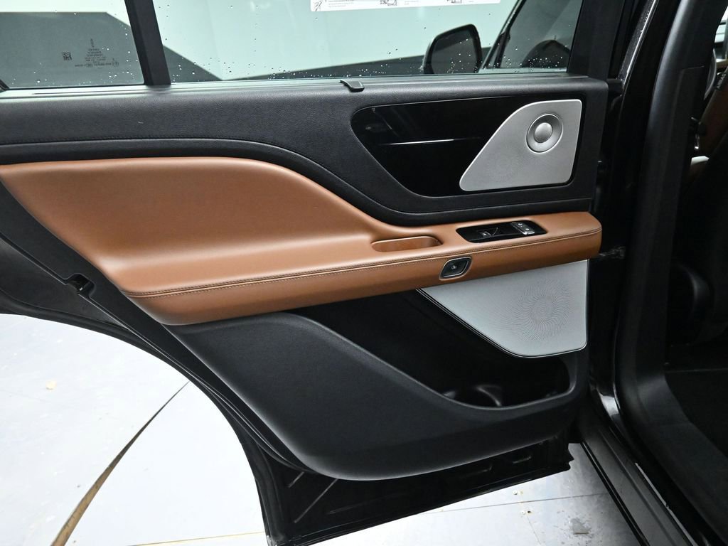 Used 2022 Lincoln Aviator Reserve w/ Equipment Group 201A image 25