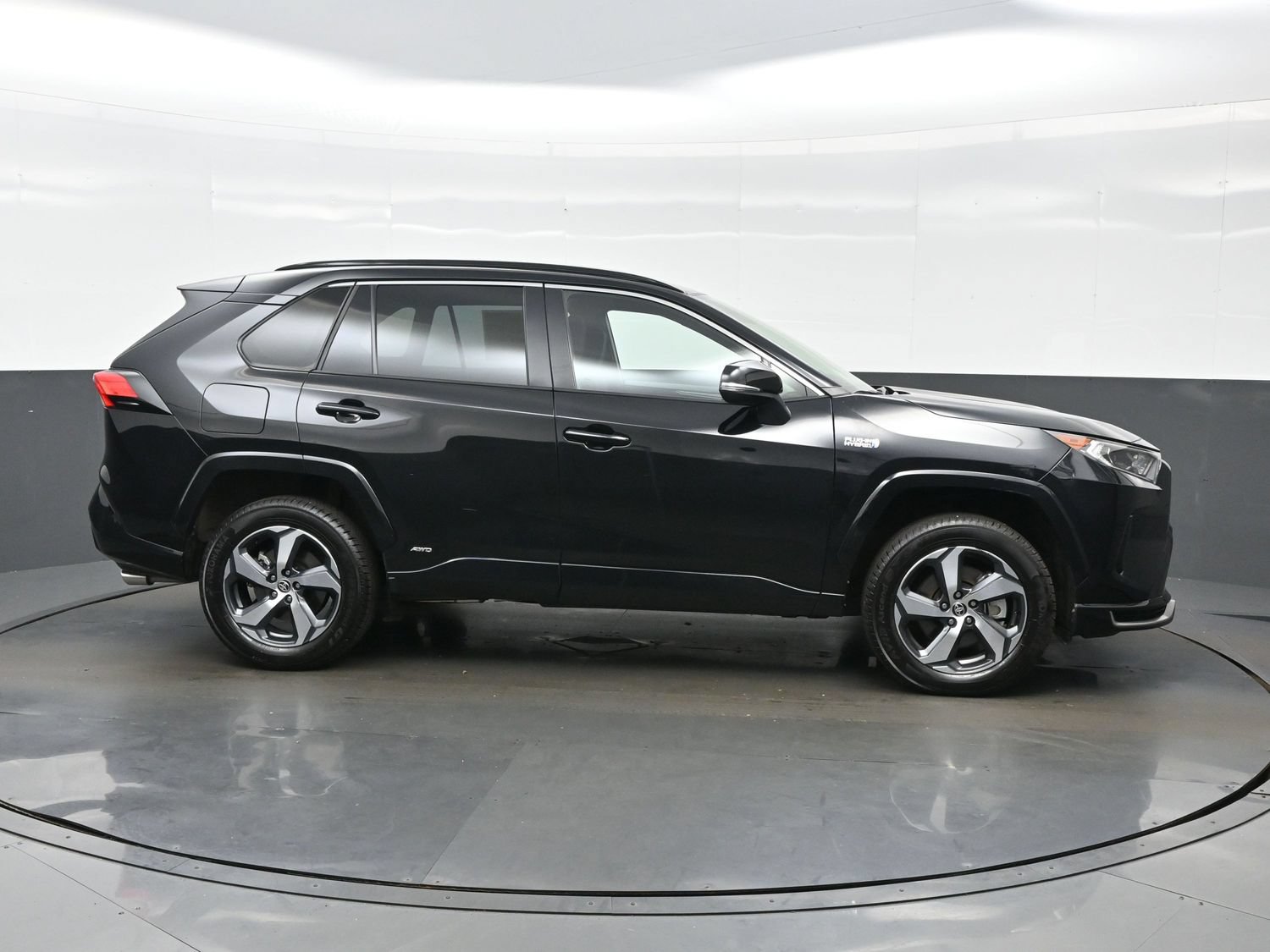 Used 2021 Toyota RAV4 SE w/ Weather & Moonroof Package AWD/4WD image 7