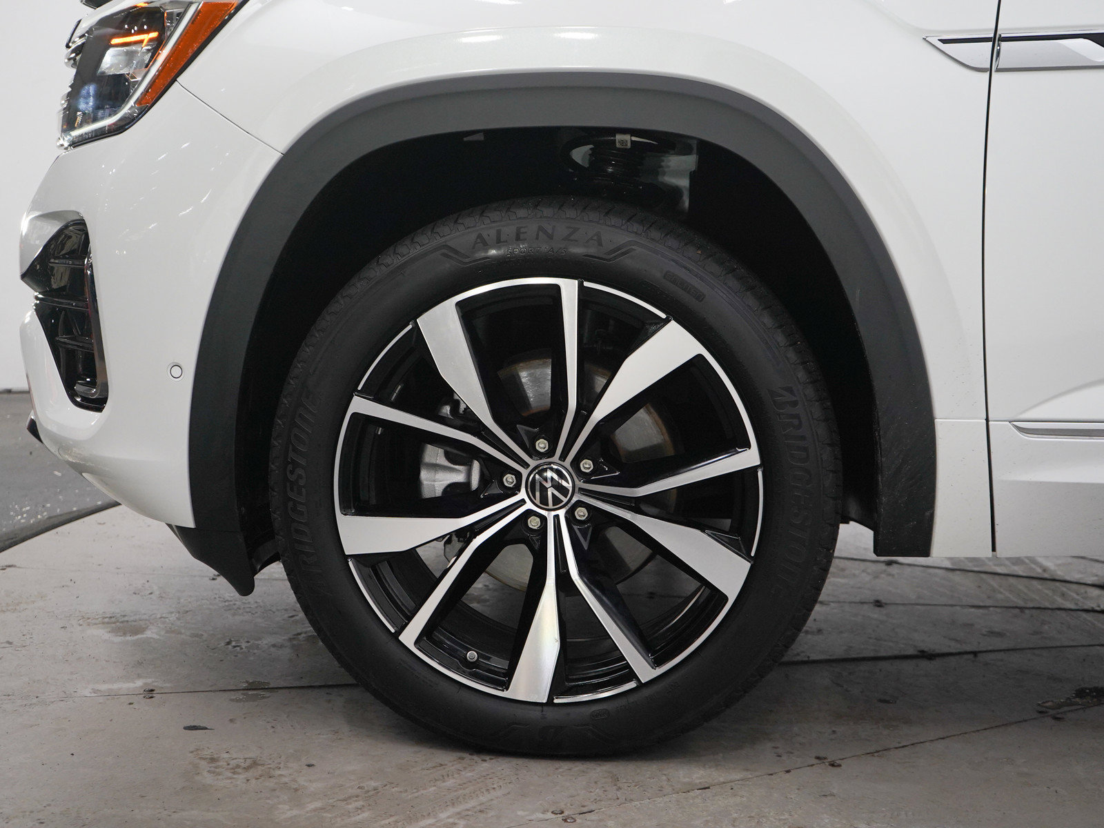 Used 2025 Volkswagen Atlas SEL Premium R-Line AWD/4WD image 30