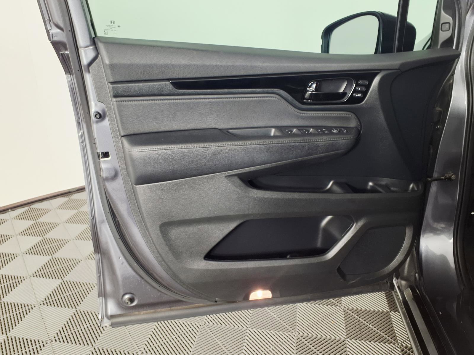 Used 2023 Honda Odyssey Touring image 17