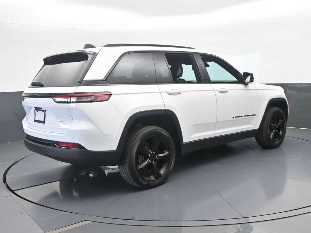Used 2024 Jeep Grand Cherokee Altitude RWD image 6