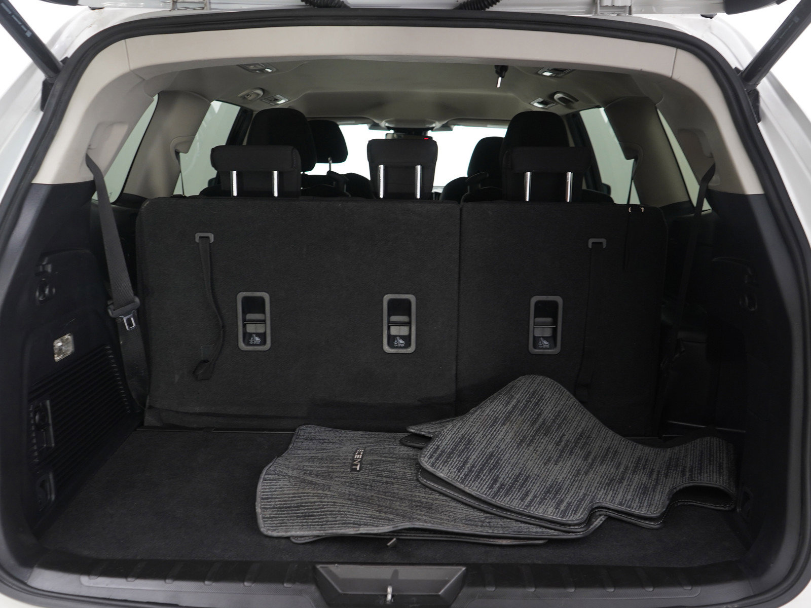 Used 2024 Subaru Ascent Premium w/ Convenience Package image 9