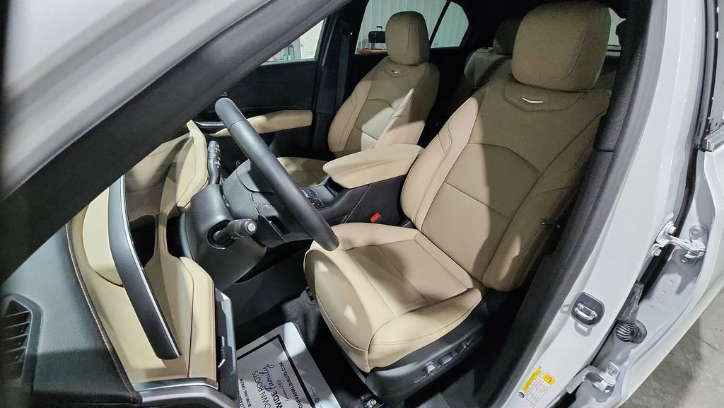 Used 2024 Cadillac XT4 Premium Luxury image 15