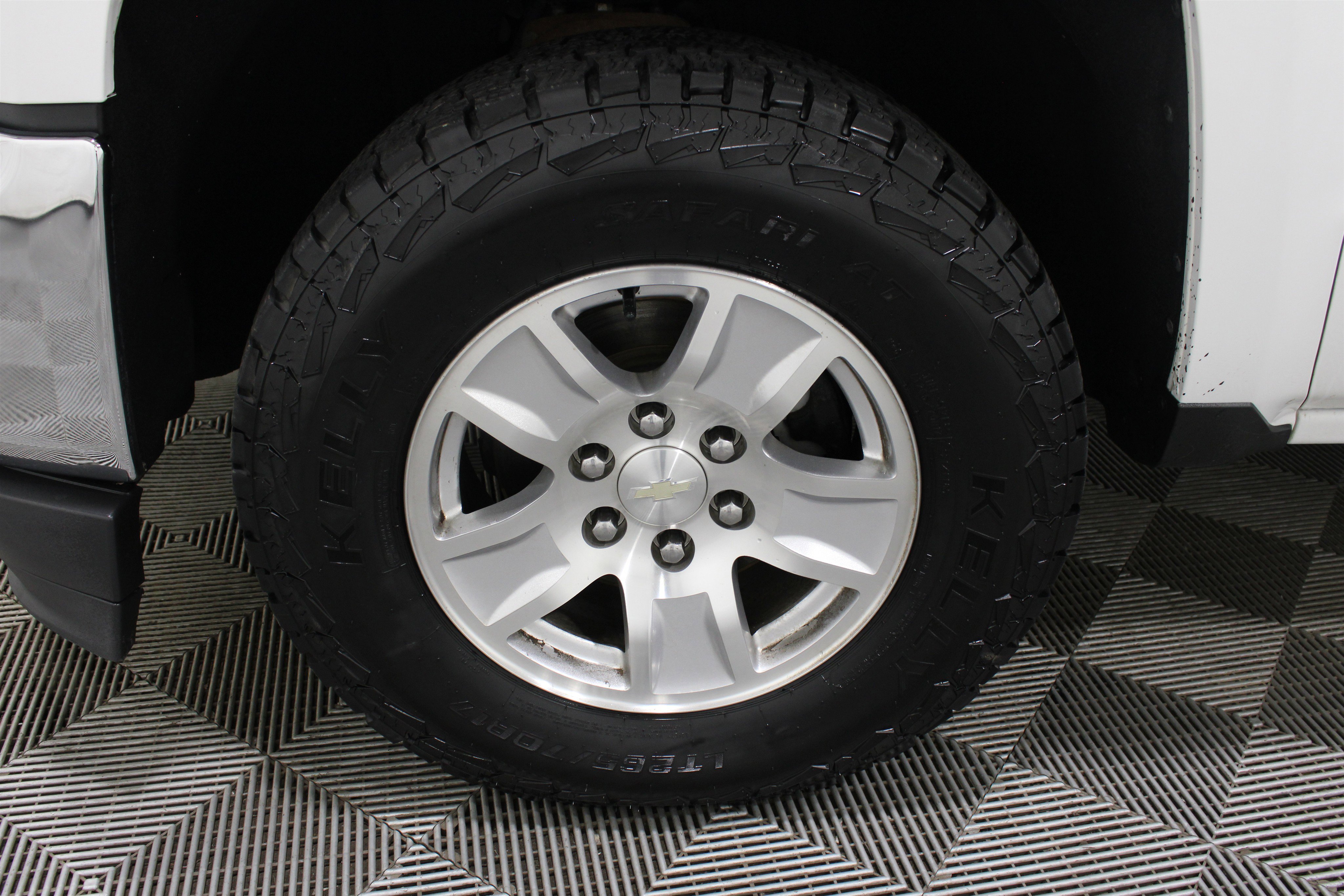 Used 2019 Chevrolet Silverado 1500 LT AWD/4WD image 31