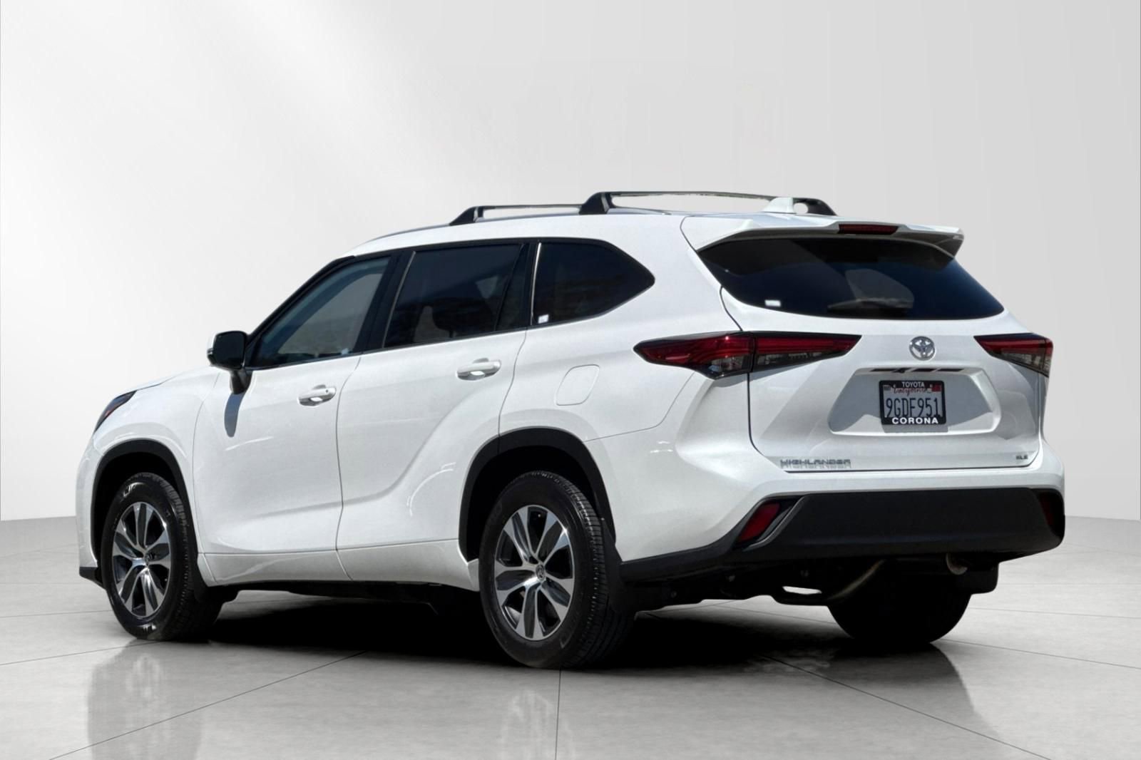 Used 2023 Toyota Highlander XLE image 5