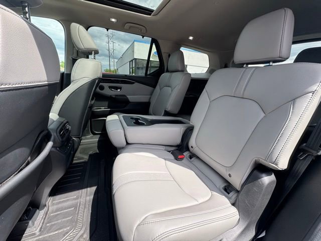 Used 2025 Honda Pilot Touring image 12