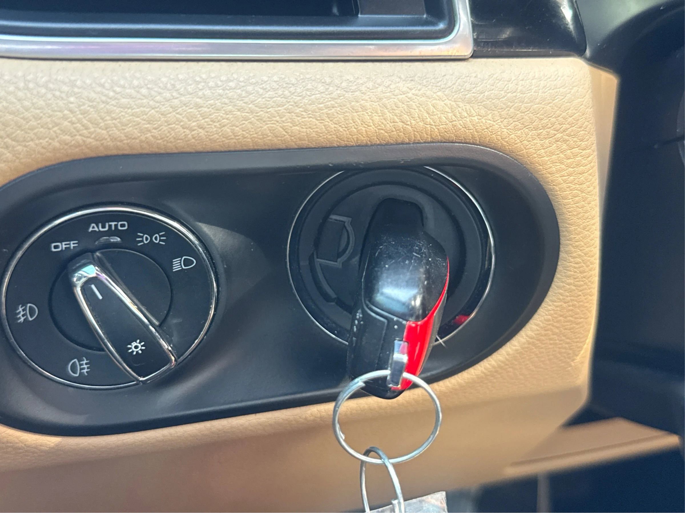 Used 2018 Porsche Macan Sport Edition AWD/4WD image 36