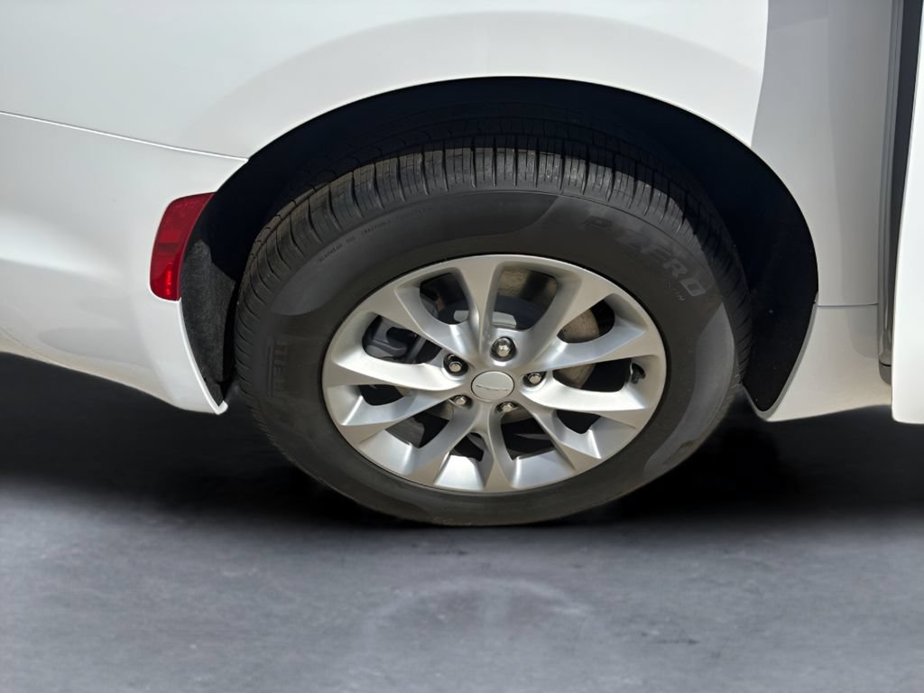 New 2027 Chrysler Pacifica Select AWD/4WD image 34