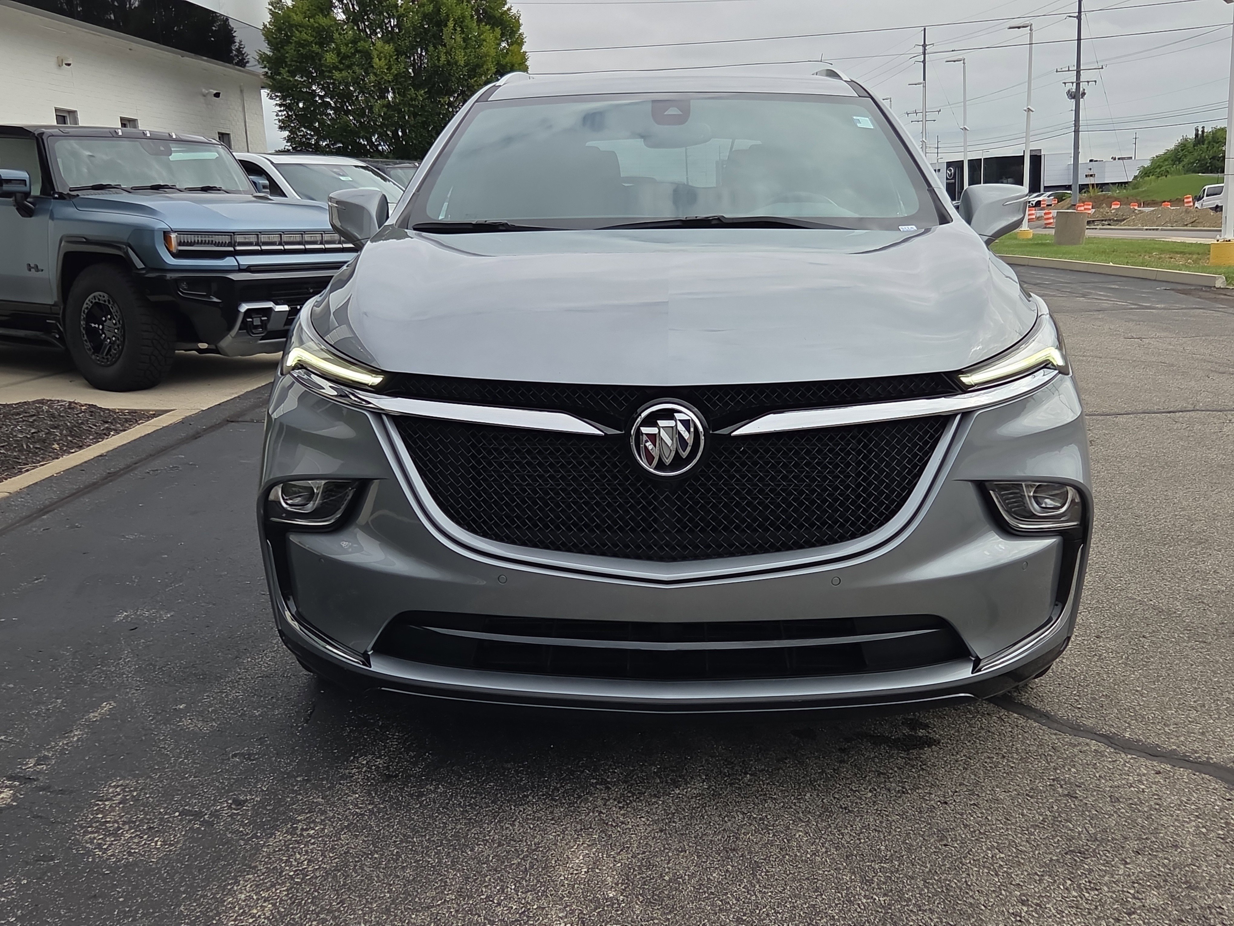 Used 2024 Buick Enclave Essence w/ Sport Touring Edition image 8