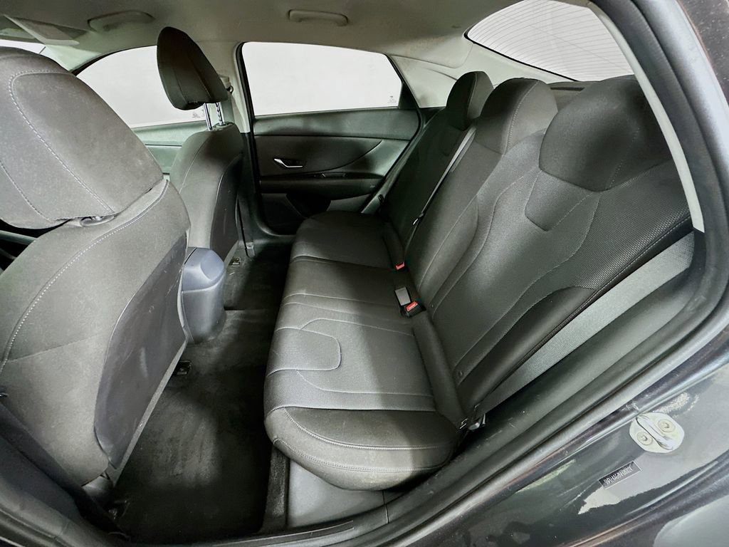 Used 2022 Hyundai Elantra SE image 29