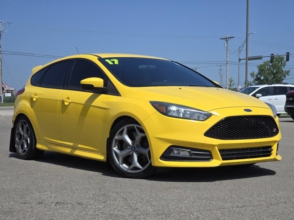 Used 2017 Ford Focus ST FWD image 2