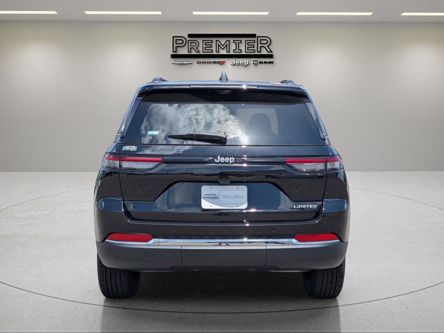 New 2025 Jeep Grand Cherokee Limited w/ Luxury Tech Group II image 6