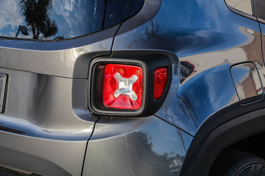 Used 2023 Jeep Renegade Latitude AWD/4WD image 26