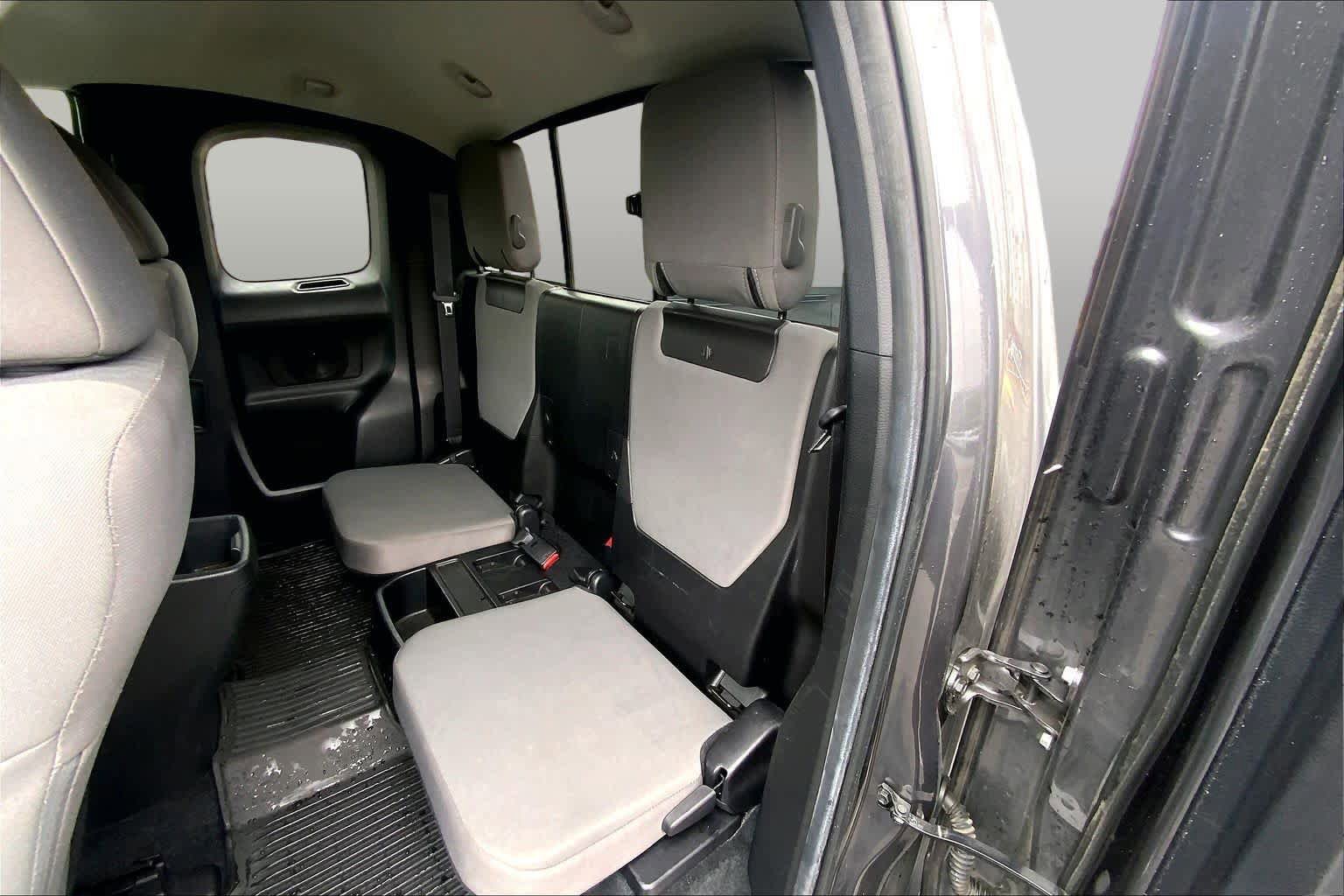 Used 2022 Toyota Tacoma SR w/ SR Convenience Package RWD image 19