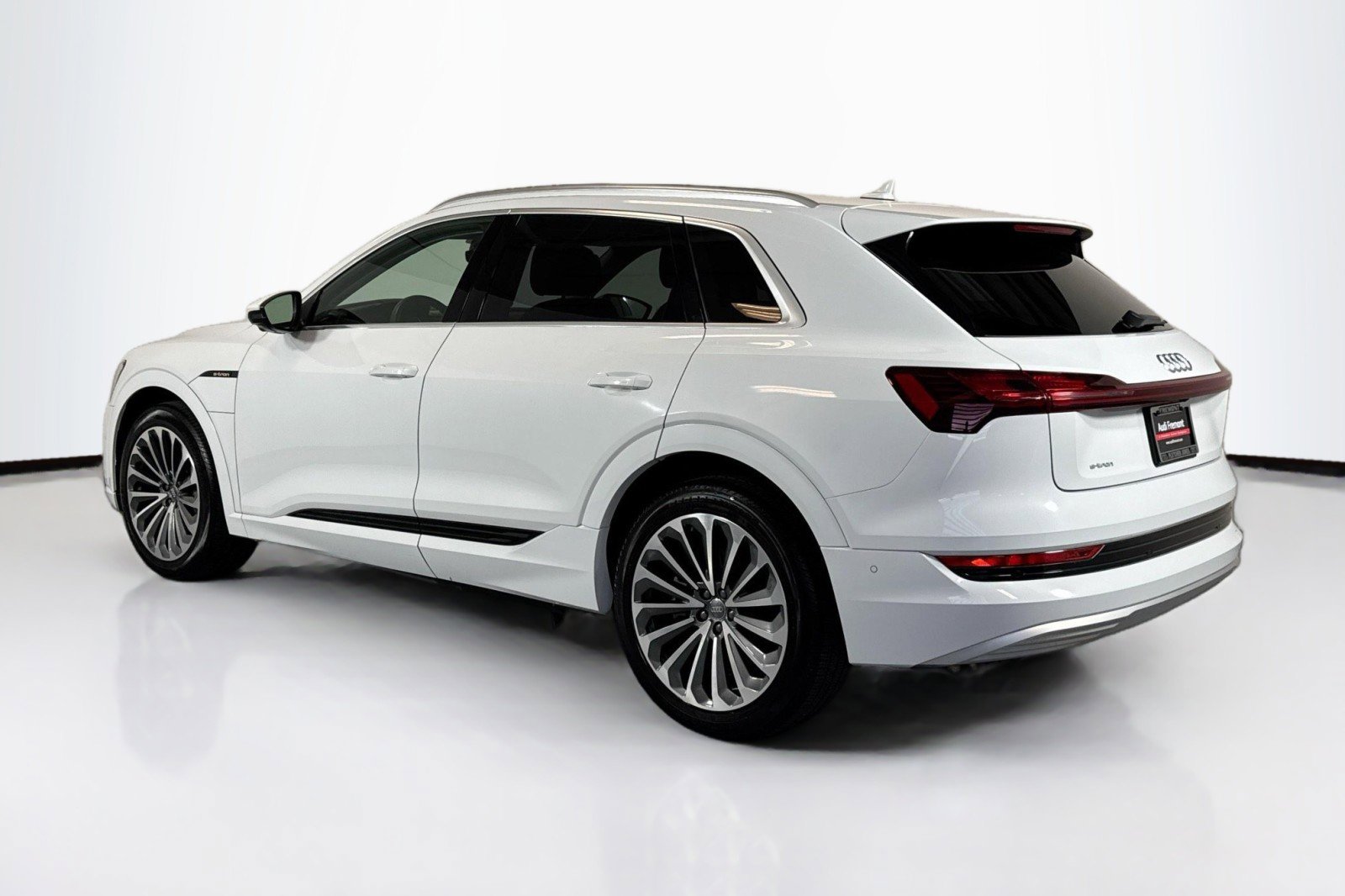 Used 2019 Audi e-tron Prestige w/ Prestige Package image 7