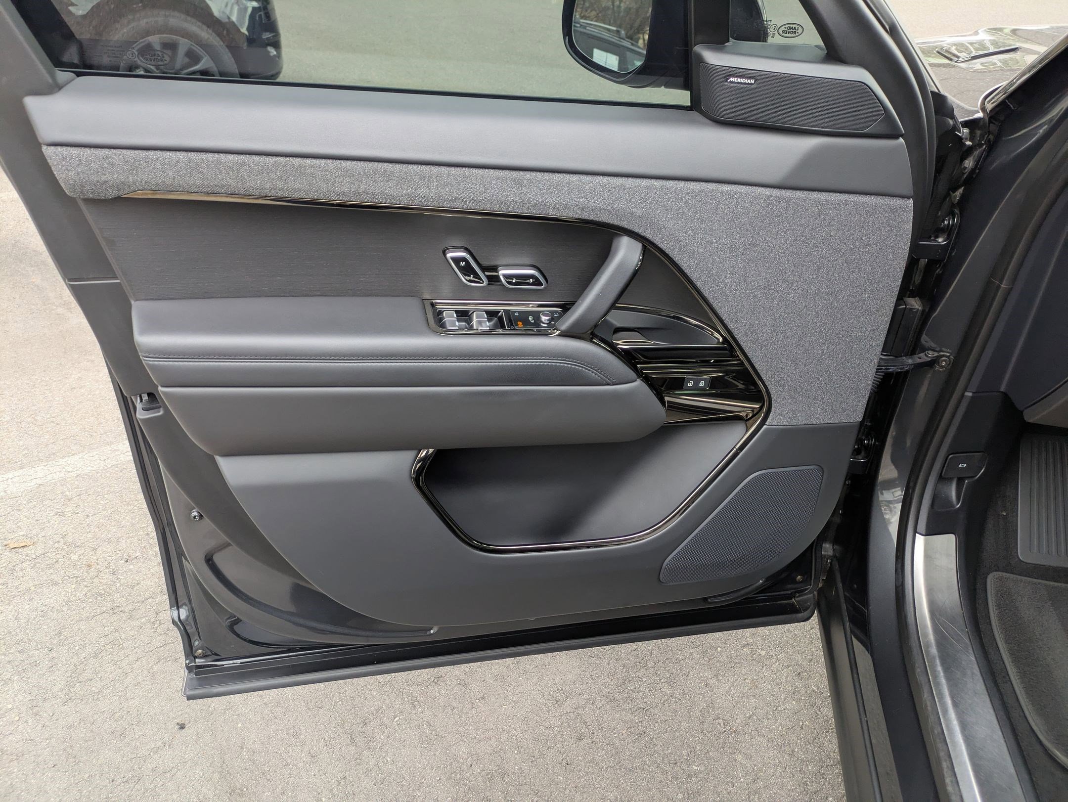 Used 2023 Land Rover Range Rover Sport SE Dynamic image 12