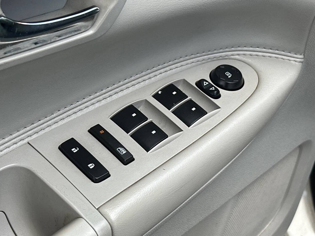 Used 2008 Saturn Outlook XR w/ Premium Trim Package FWD image 11