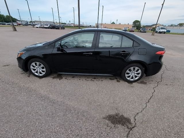 Used 2025 Toyota Corolla LE w/ Convenience Package FWD image 9