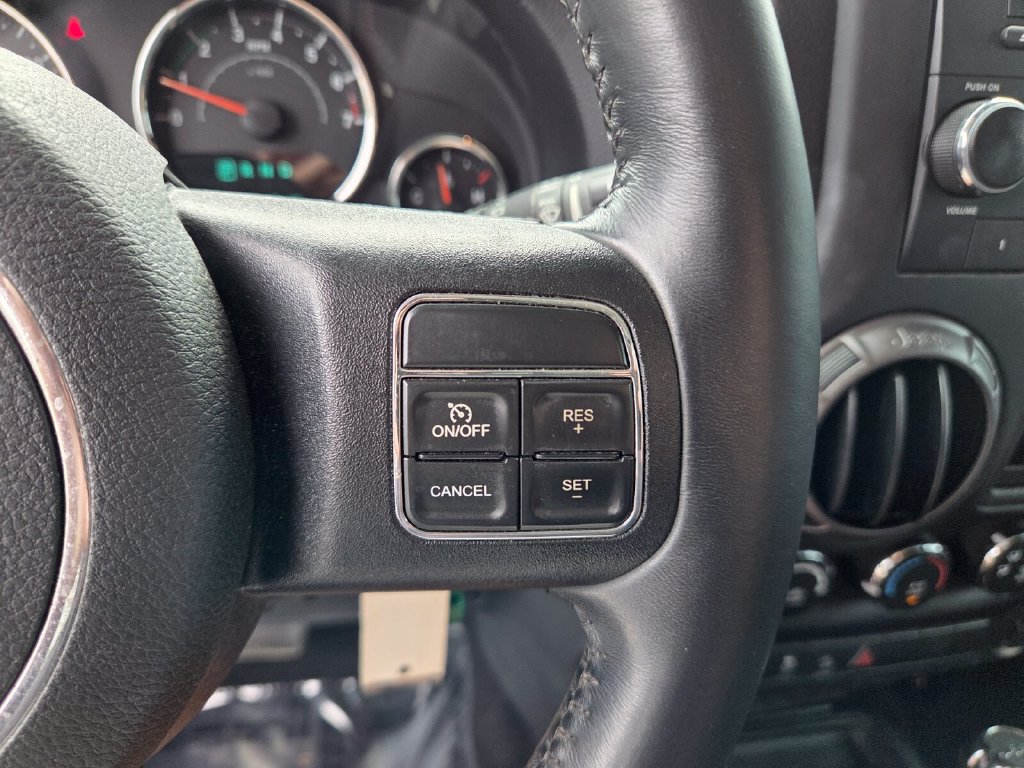 Used 2018 Jeep Wrangler Sport w/ Connectivity Group AWD/4WD image 28