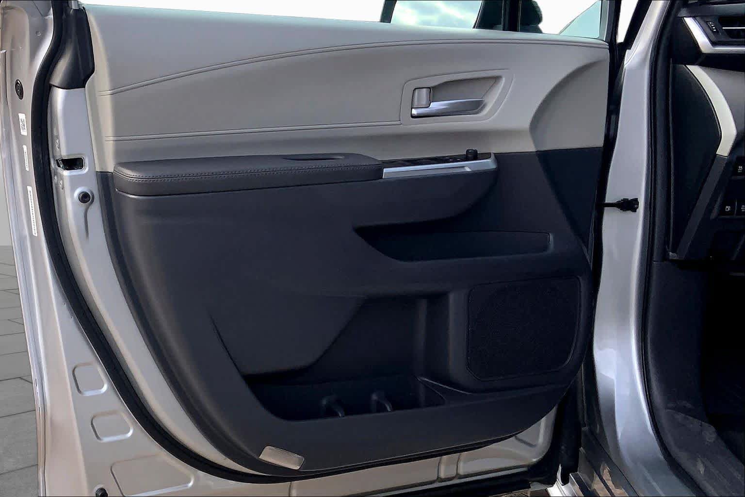 Used 2024 Toyota Sienna XLE FWD image 21