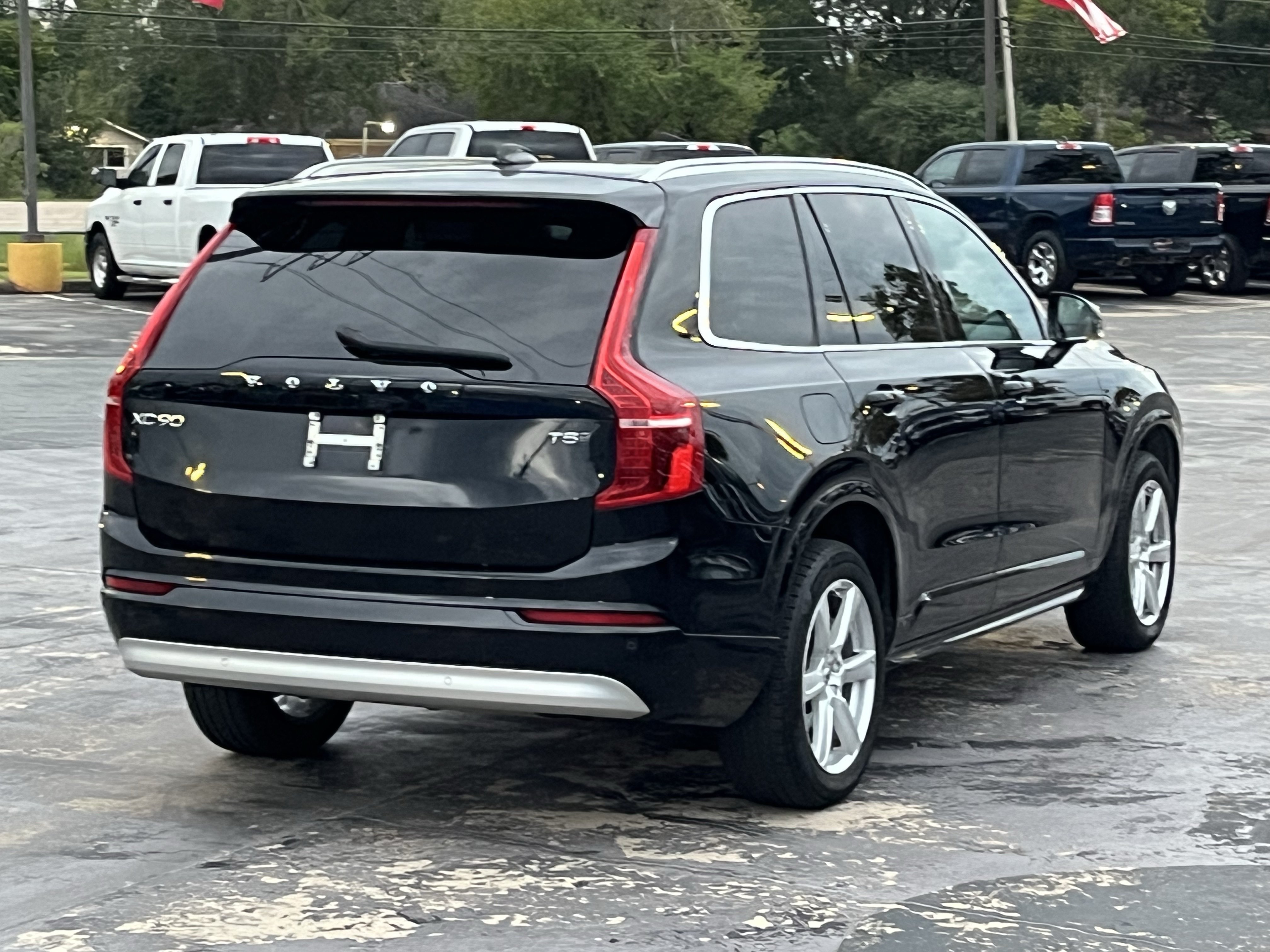 Used 2022 Volvo XC90 T5 Momentum AWD/4WD image 12