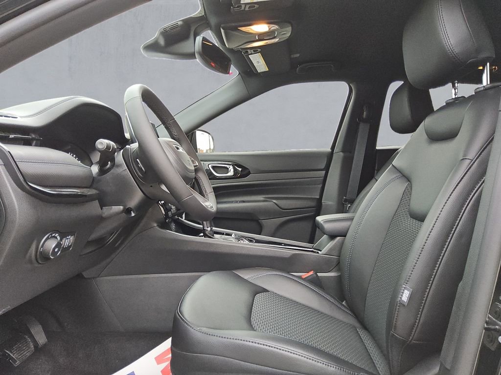 New 2026 Jeep Compass Latitude image 9