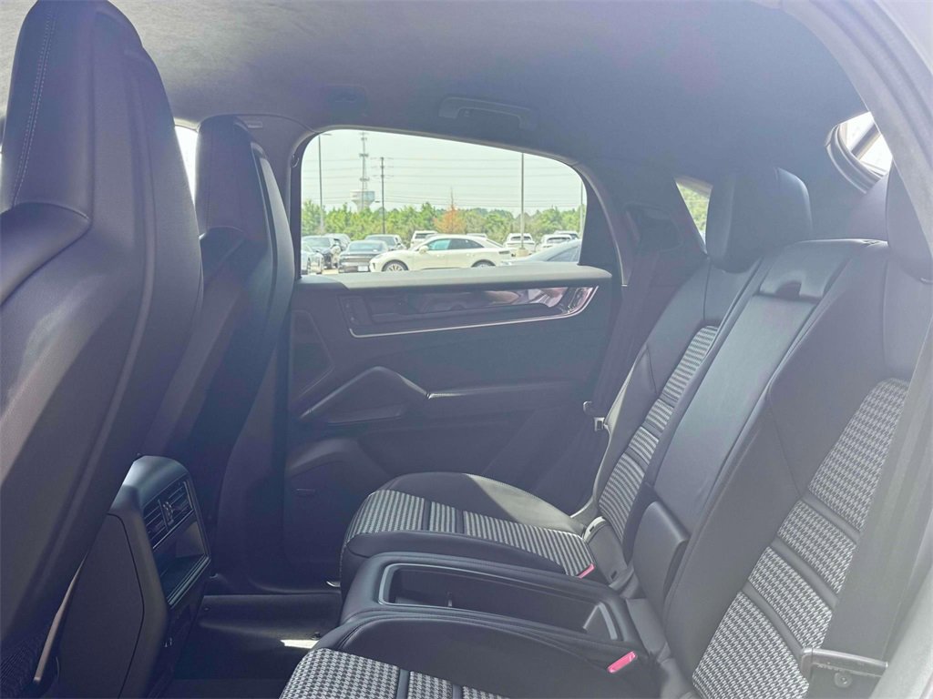 New 2025 Porsche Cayenne Coupe image 25