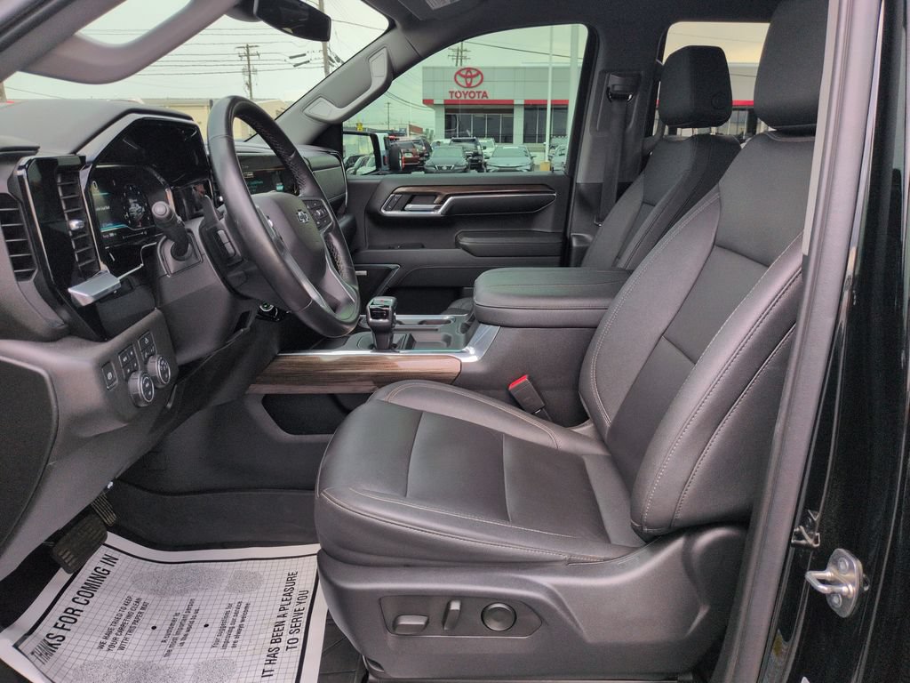 Used 2023 Chevrolet Silverado 1500 RST w/ Rally Edition AWD/4WD image 9