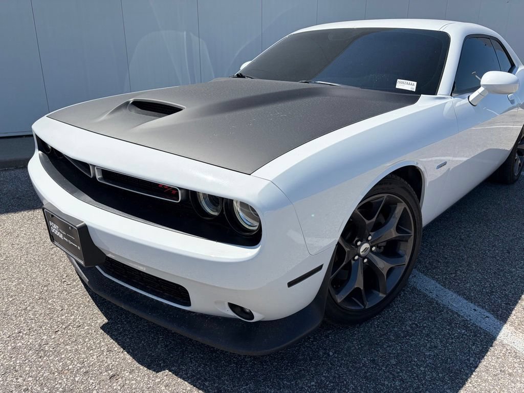 Used 2019 Dodge Challenger R/T RWD image 2