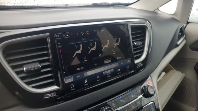 Certified 2024 Chrysler Pacifica Touring-L image 16