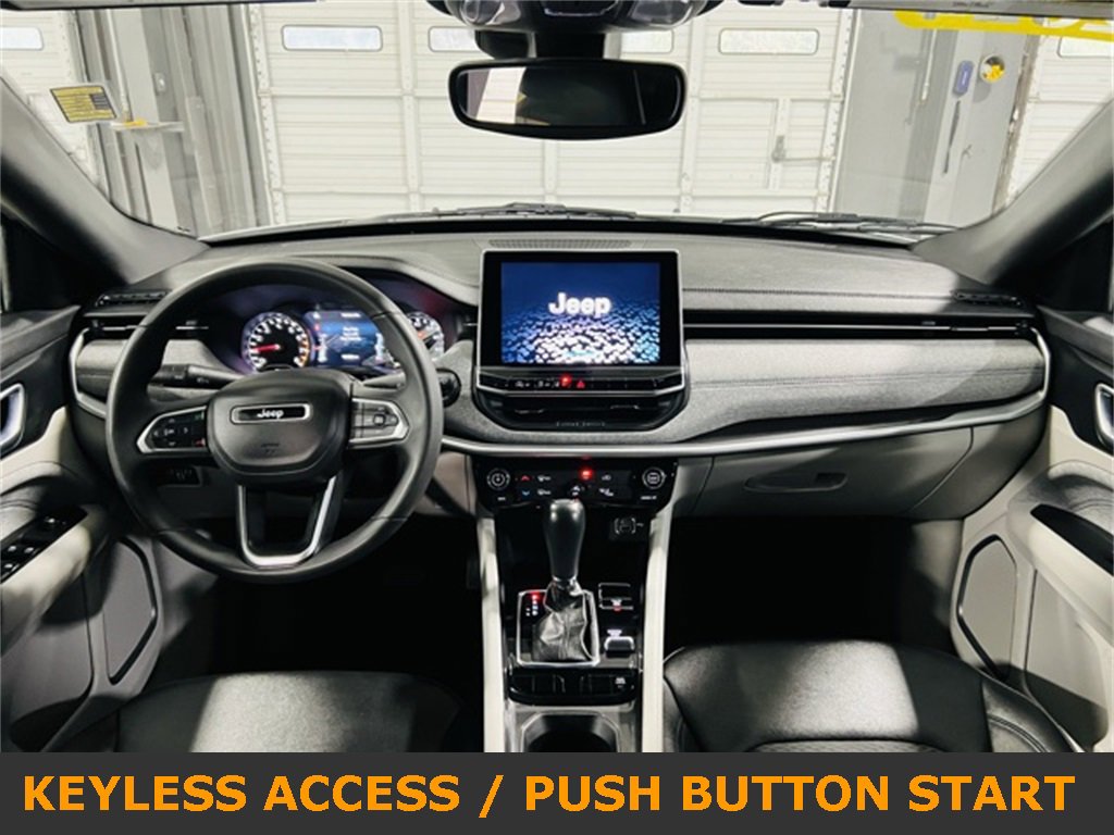 Used 2024 Jeep Compass Latitude image 4