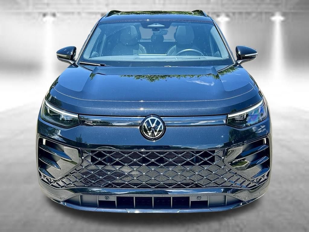 Used 2025 Volkswagen Tiguan SE R-Line AWD/4WD image 2